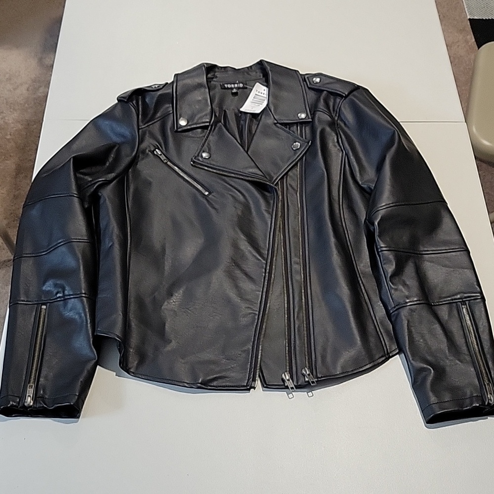 Nwt torrid black floral moto jacket size 2